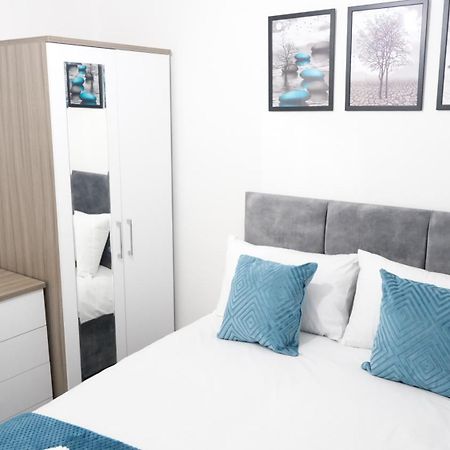 Modernized Three Bedroom House Near City Stadium, Attractions, City Centre - Sky N Netflix - Convenient Transport Манчестер Экстерьер фото
