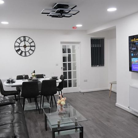 Modernized Three Bedroom House Near City Stadium, Attractions, City Centre - Sky N Netflix - Convenient Transport Манчестер Экстерьер фото