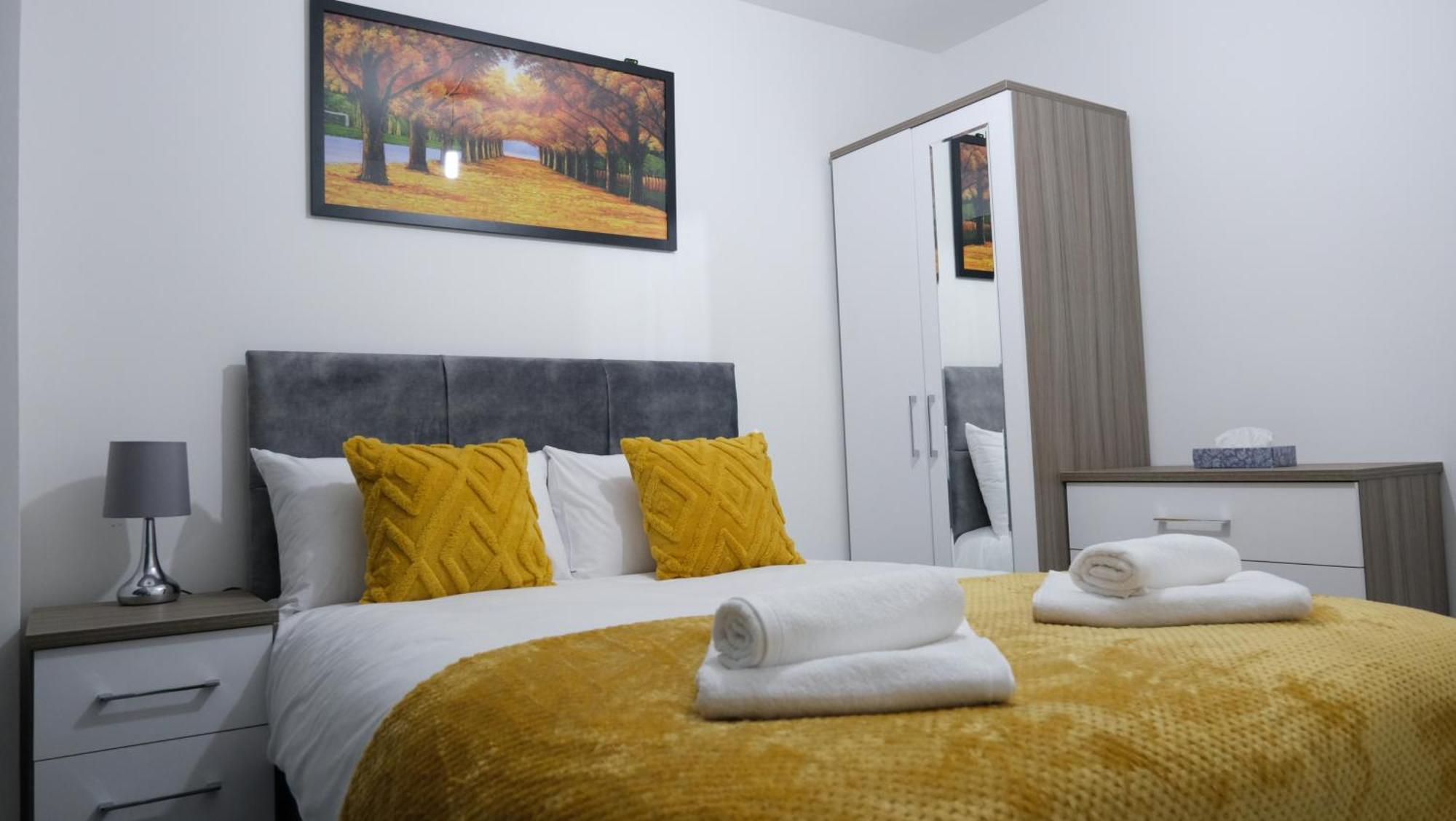Modernized Three Bedroom House Near City Stadium, Attractions, City Centre - Sky N Netflix - Convenient Transport Манчестер Экстерьер фото