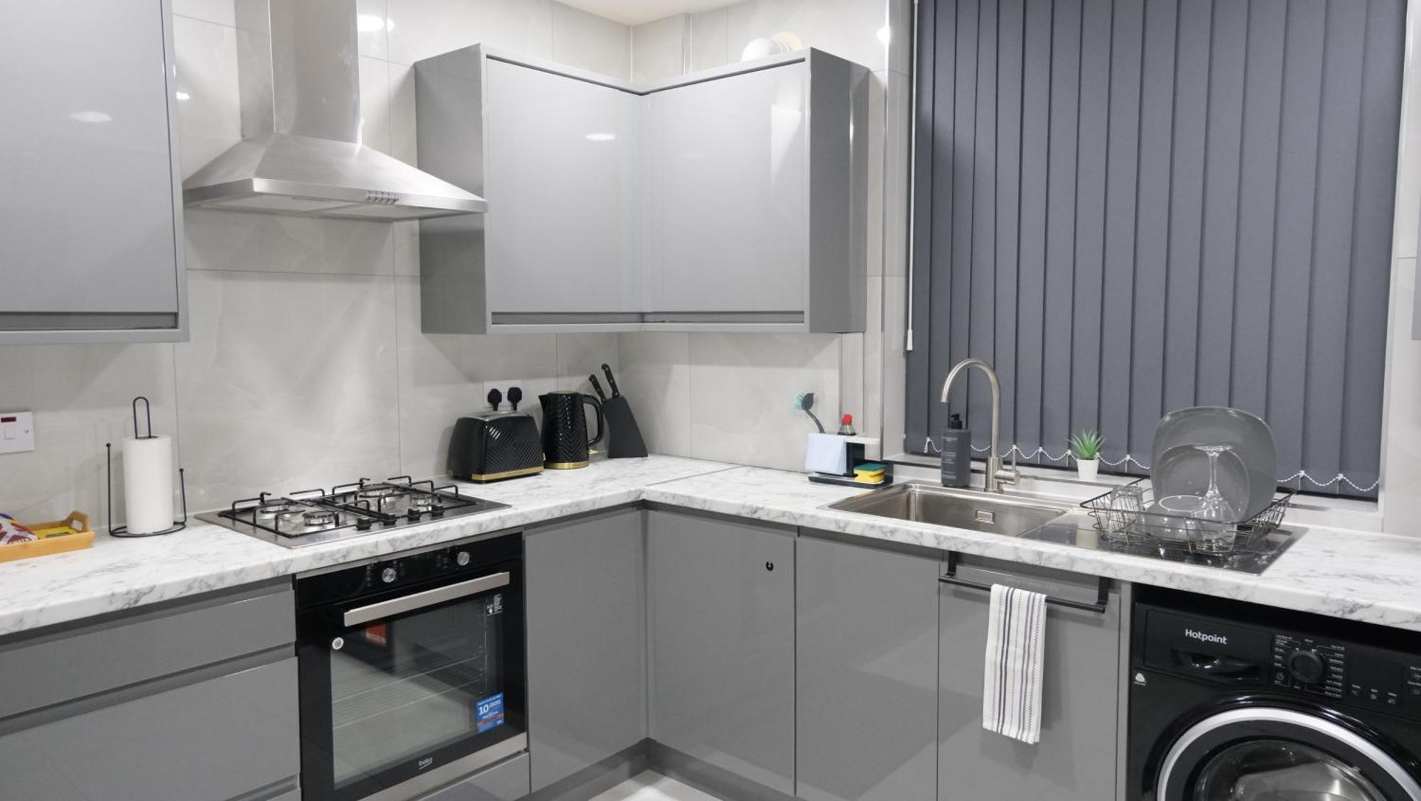 Modernized Three Bedroom House Near City Stadium, Attractions, City Centre - Sky N Netflix - Convenient Transport Манчестер Экстерьер фото