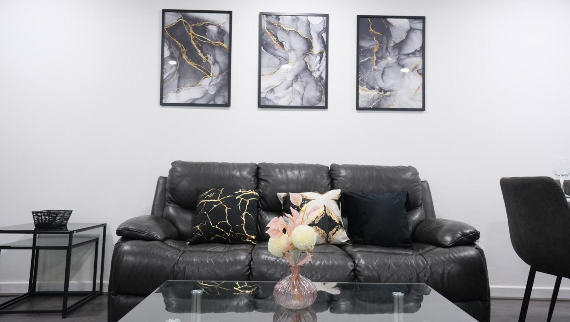 Modernized Three Bedroom House Near City Stadium, Attractions, City Centre - Sky N Netflix - Convenient Transport Манчестер Экстерьер фото